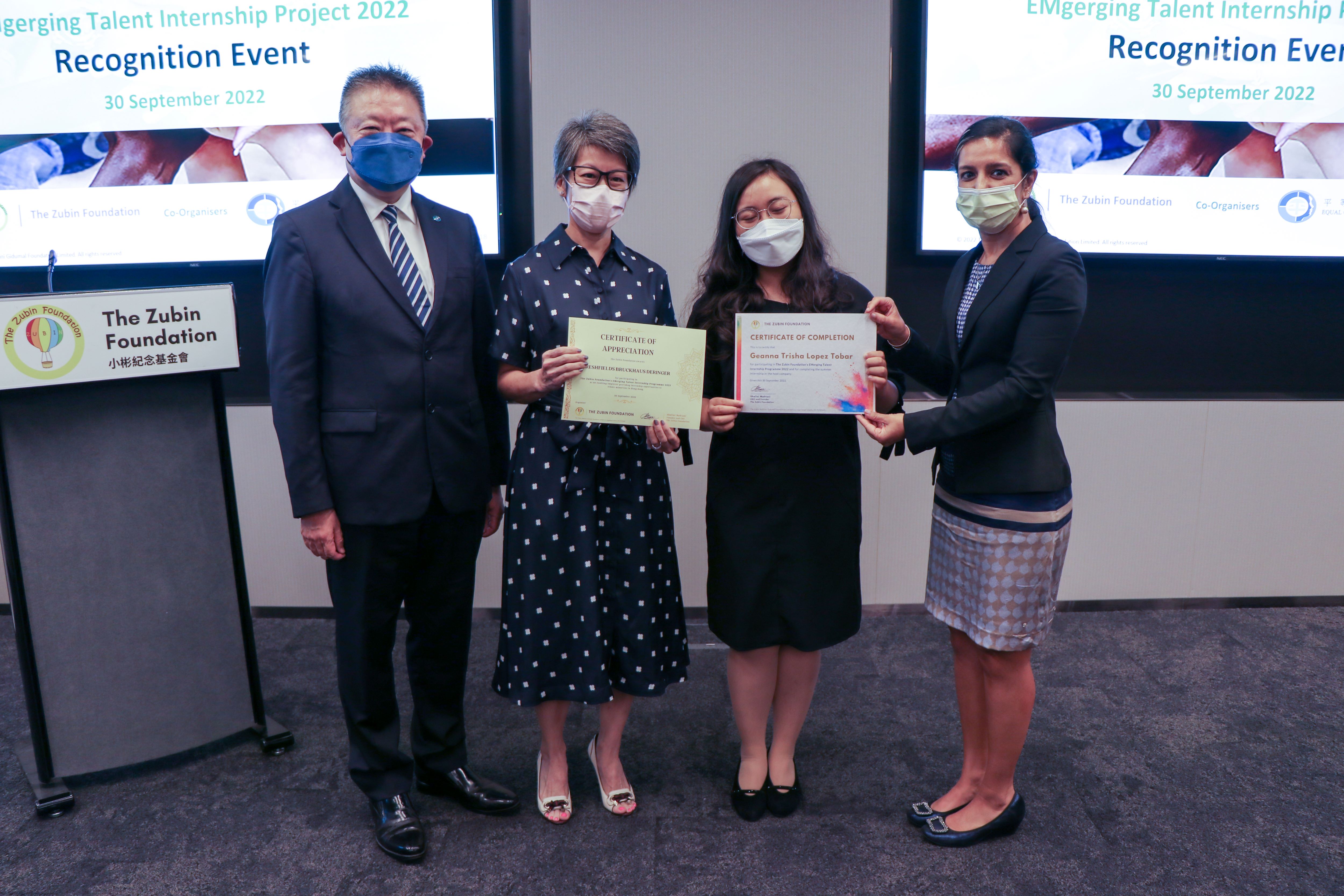 Mr Ricky CHU, Chairperson of the EOC (first from left) and Ms Shalini MAHTANI, Founder and CEO of The Zubin Foundation (first from right) presented a Certificate of Completion to Ms Geanna Trisha TOBAR, a non-ethnic Chinese student intern (second from right) and a Certificate of Appreciation to Ms Amy TYE, Senior Manager, Diversity and Responsible Business at Freshfields Bruckhaus Deringer (second from left).